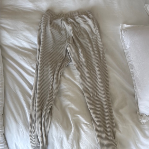 ALO Ribbed Joggers - Picture 5 of 5